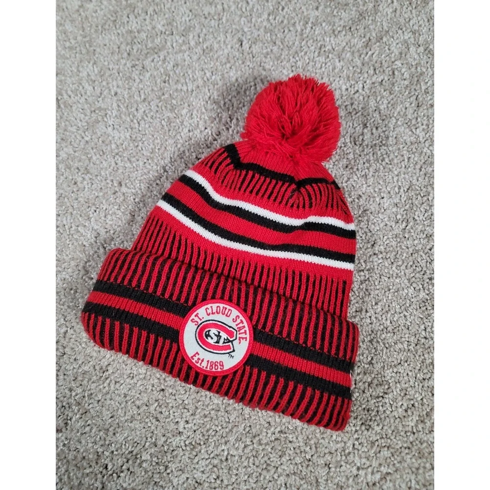 New Era St Cloud State Hat Beanie Red Huskies Cuffed Ribbed Logo Knit Wool Mens